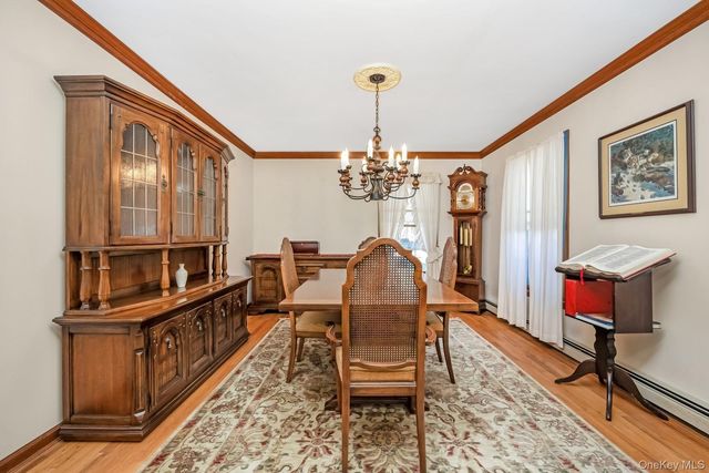 43 Farm Road N, Wading River, NY 11792