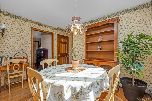 43 Farm Road N, Wading River, NY 11792