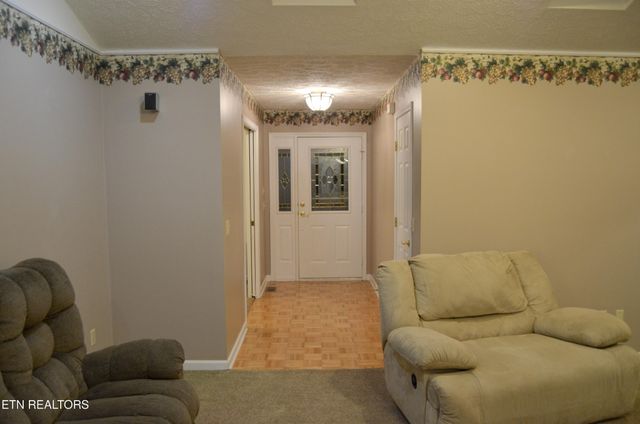 170 Pin Oak Lane, Crossville, TN 38555