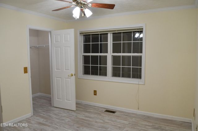 170 Pin Oak Lane, Crossville, TN 38555