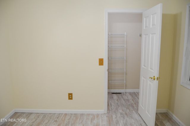 170 Pin Oak Lane, Crossville, TN 38555