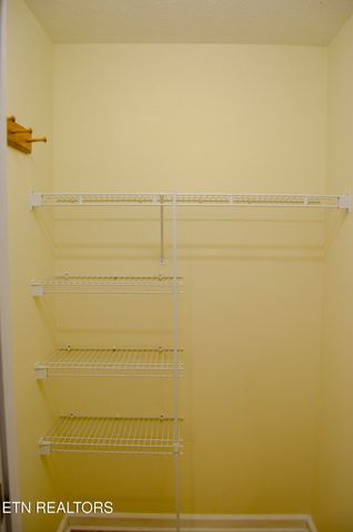 170 Pin Oak Lane, Crossville, TN 38555