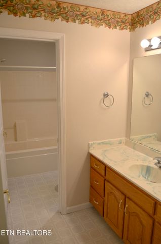 170 Pin Oak Lane, Crossville, TN 38555