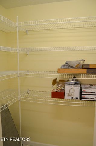 170 Pin Oak Lane, Crossville, TN 38555