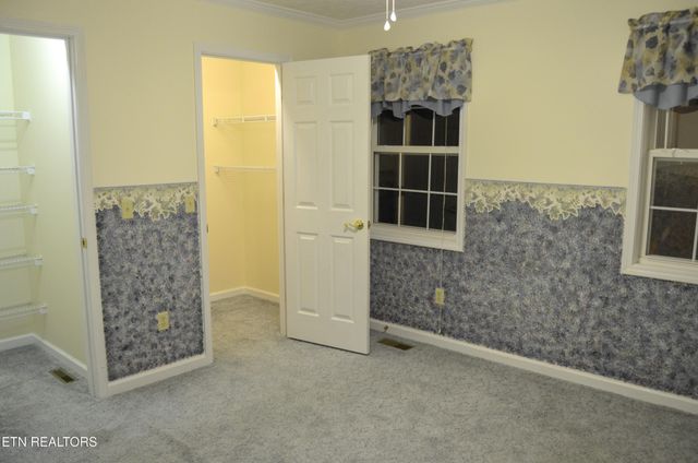 170 Pin Oak Lane, Crossville, TN 38555