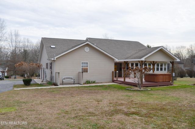 170 Pin Oak Lane, Crossville, TN 38555