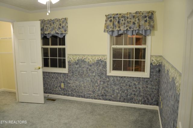 170 Pin Oak Lane, Crossville, TN 38555