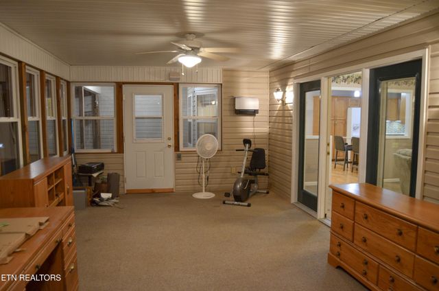 170 Pin Oak Lane, Crossville, TN 38555