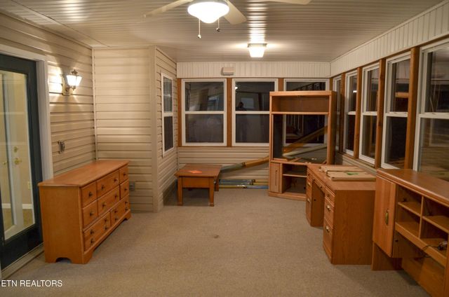 170 Pin Oak Lane, Crossville, TN 38555