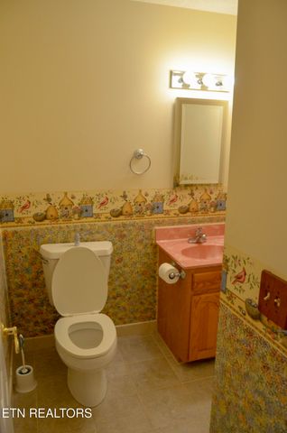 170 Pin Oak Lane, Crossville, TN 38555