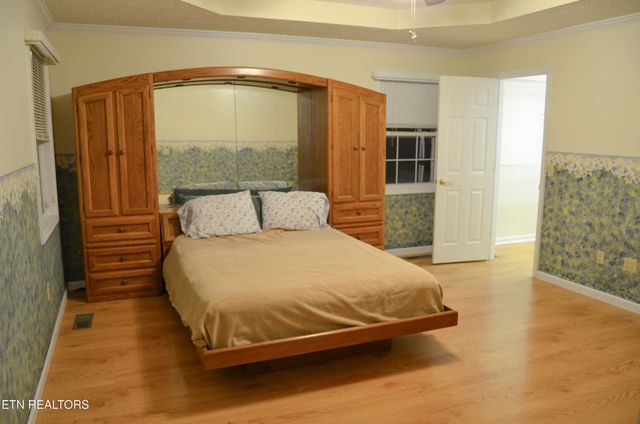 170 Pin Oak Lane, Crossville, TN 38555