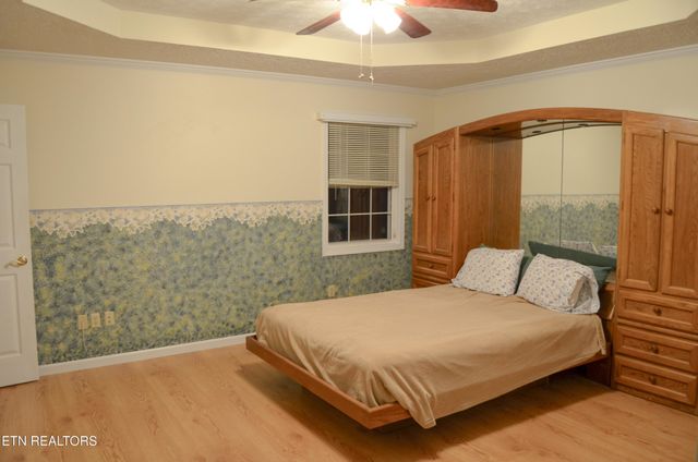 170 Pin Oak Lane, Crossville, TN 38555