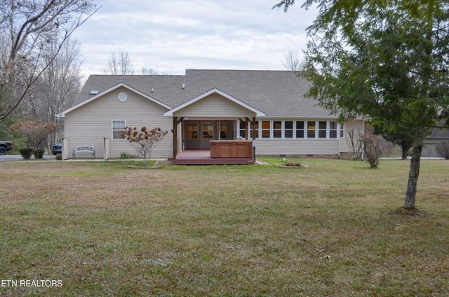 170 Pin Oak Lane, Crossville, TN 38555