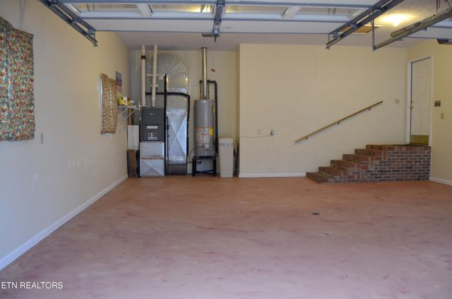 170 Pin Oak Lane, Crossville, TN 38555