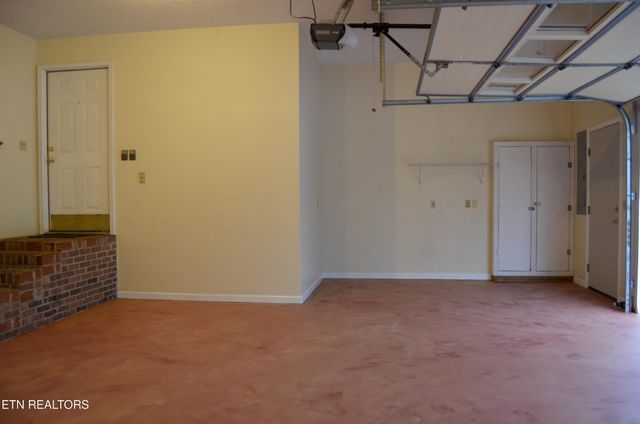 170 Pin Oak Lane, Crossville, TN 38555