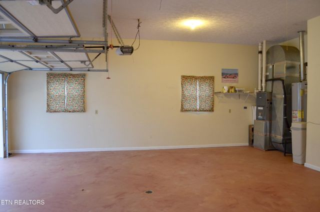 170 Pin Oak Lane, Crossville, TN 38555