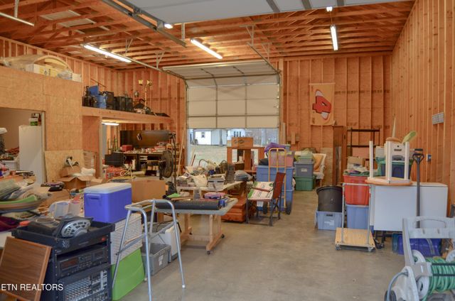 170 Pin Oak Lane, Crossville, TN 38555