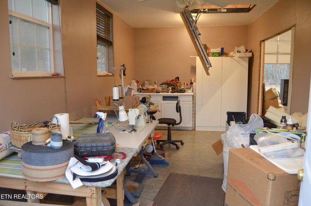 170 Pin Oak Lane, Crossville, TN 38555