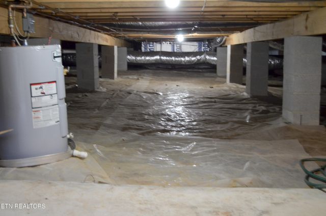 170 Pin Oak Lane, Crossville, TN 38555