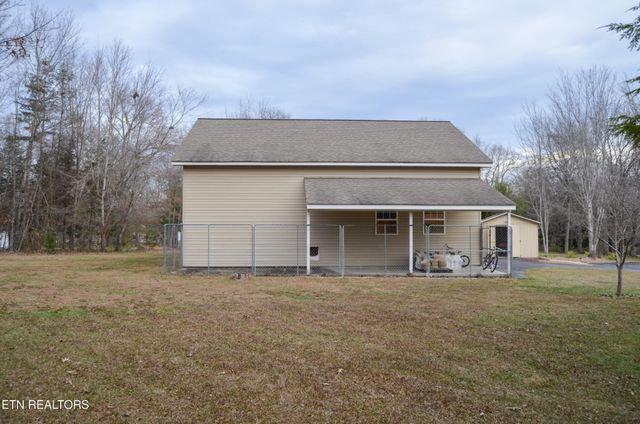 170 Pin Oak Lane, Crossville, TN 38555