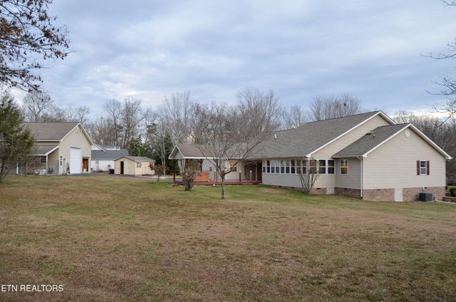 170 Pin Oak Lane, Crossville, TN 38555
