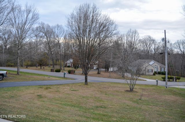 170 Pin Oak Lane, Crossville, TN 38555