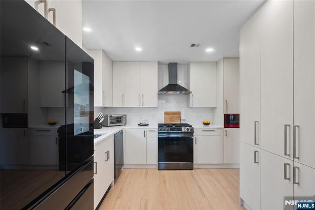 809 2nd Street 2, Secaucus, NJ 07094