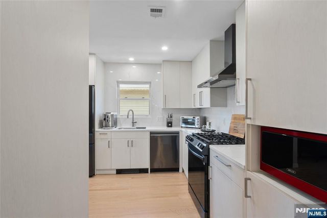809 2nd Street 2, Secaucus, NJ 07094