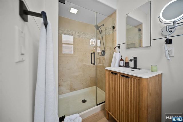 809 2nd Street 2, Secaucus, NJ 07094