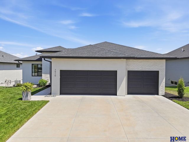 7910 S 66th Street, Lincoln, NE 68516