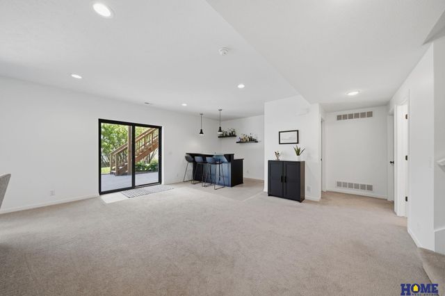 7910 S 66th Street, Lincoln, NE 68516