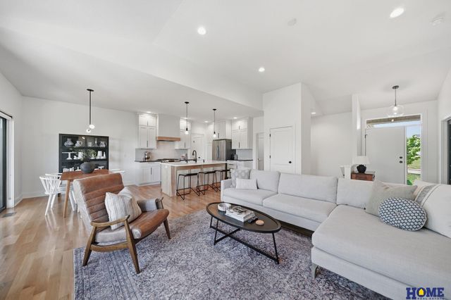 7910 S 66th Street, Lincoln, NE 68516