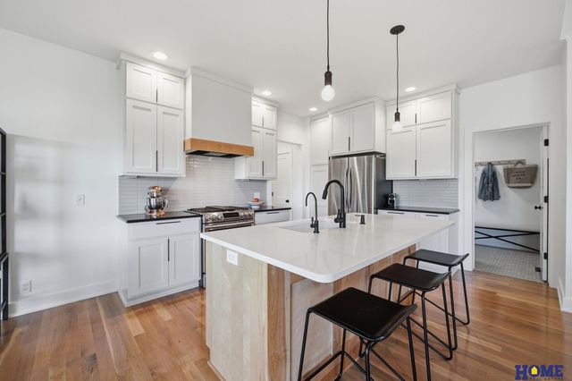 7910 S 66th Street, Lincoln, NE 68516