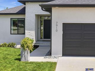 7910 S 66th Street, Lincoln, NE 68516
