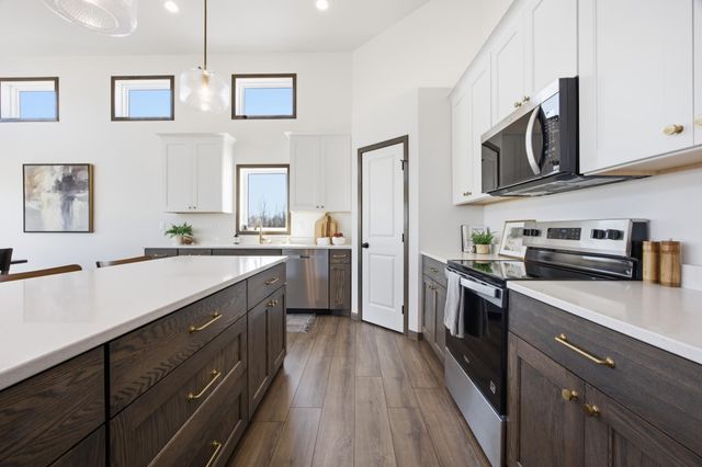 973 61st Avenue W, West Fargo, ND 58078