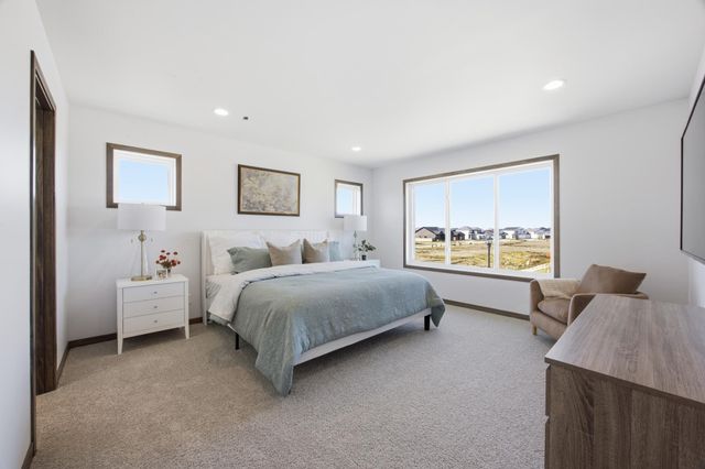 973 61st Avenue W, West Fargo, ND 58078