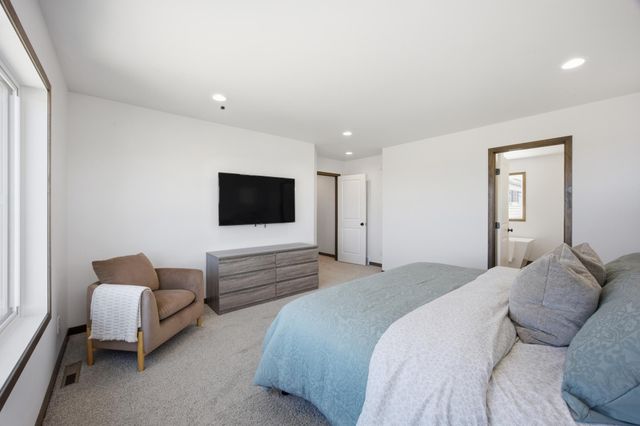 973 61st Avenue W, West Fargo, ND 58078