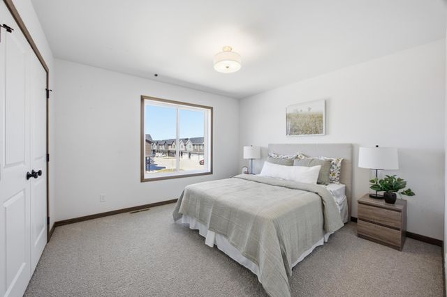 973 61st Avenue W, West Fargo, ND 58078