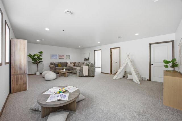 973 61st Avenue W, West Fargo, ND 58078