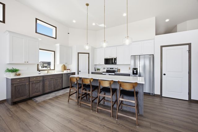 973 61st Avenue W, West Fargo, ND 58078