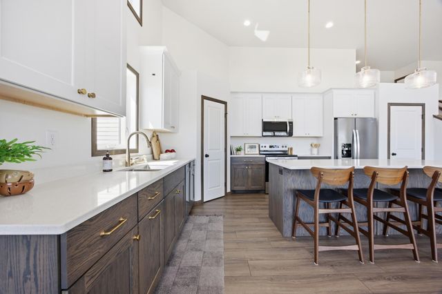 973 61st Avenue W, West Fargo, ND 58078