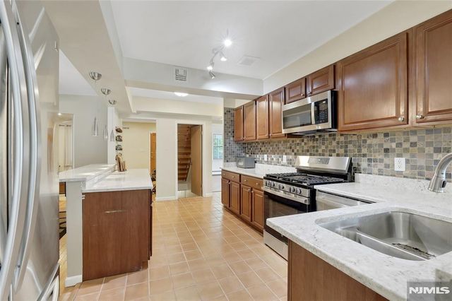1093 Littleton Road, Morris Plains Borough, NJ 07950
