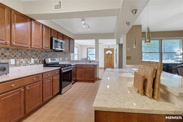 1093 Littleton Road, Morris Plains Borough, NJ 07950
