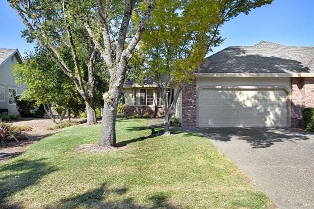 7921 Oakmont Dr, Santa Rosa, CA 95409