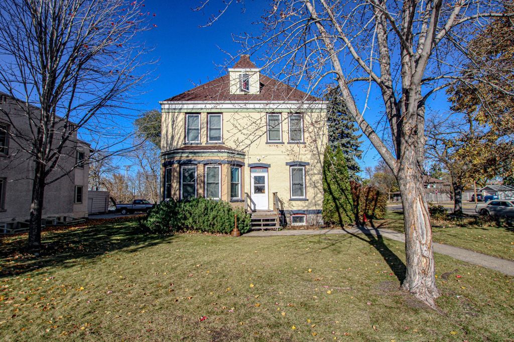 303 6th Avenue W, Alexandria, MN 56308