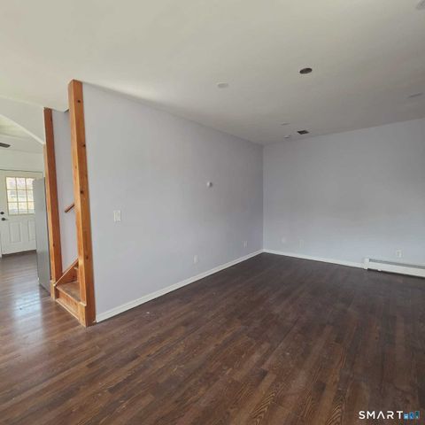 124 Geddes Terrace Left, Waterbury, CT 06708