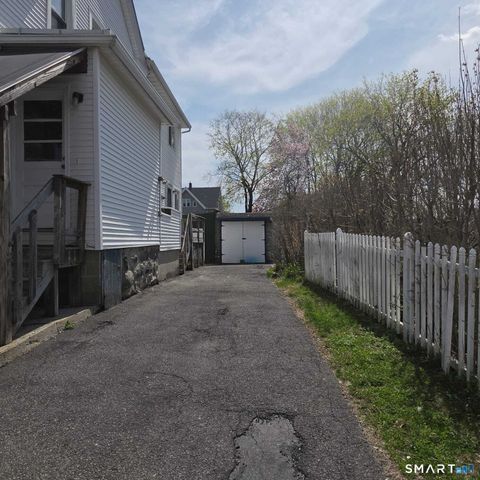 124 Geddes Terrace Left, Waterbury, CT 06708