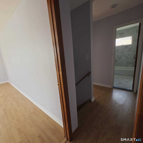 124 Geddes Terrace Left, Waterbury, CT 06708