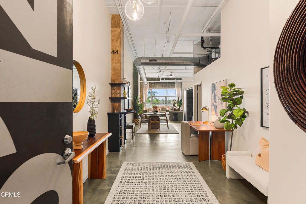 Image 2 of property listing at 510 S Hewitt Street 514, Los Angeles, CA 90013