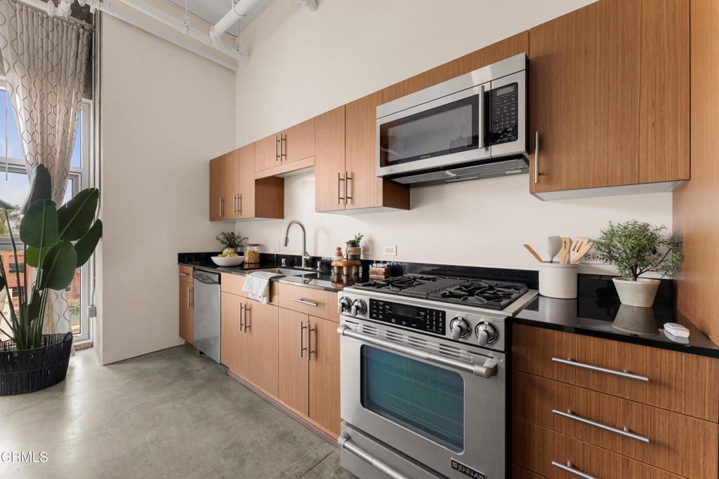 Image 22 of property listing at 510 S Hewitt Street 514, Los Angeles, CA 90013